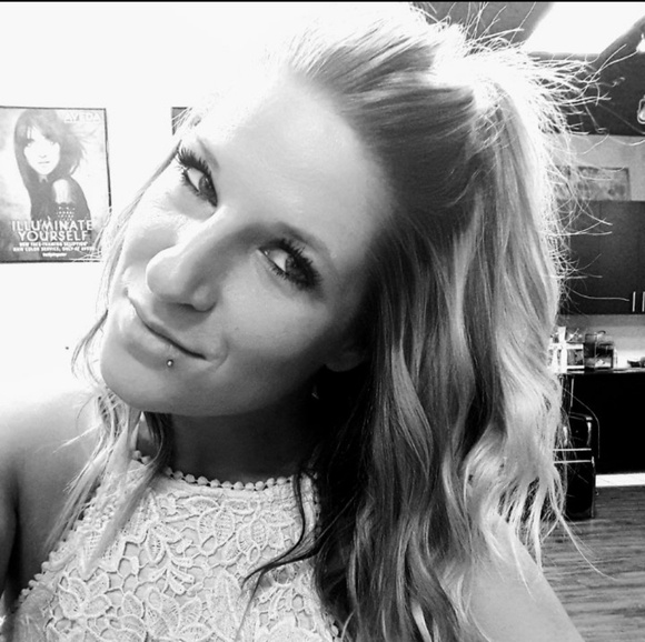 •Posher Lyndsay• - Picture 1 of 7